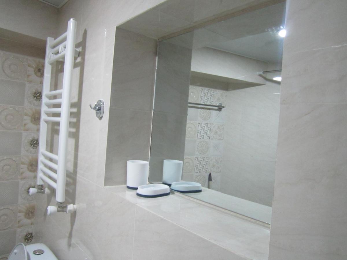 Apartment 19 Koetaisi Buitenkant foto