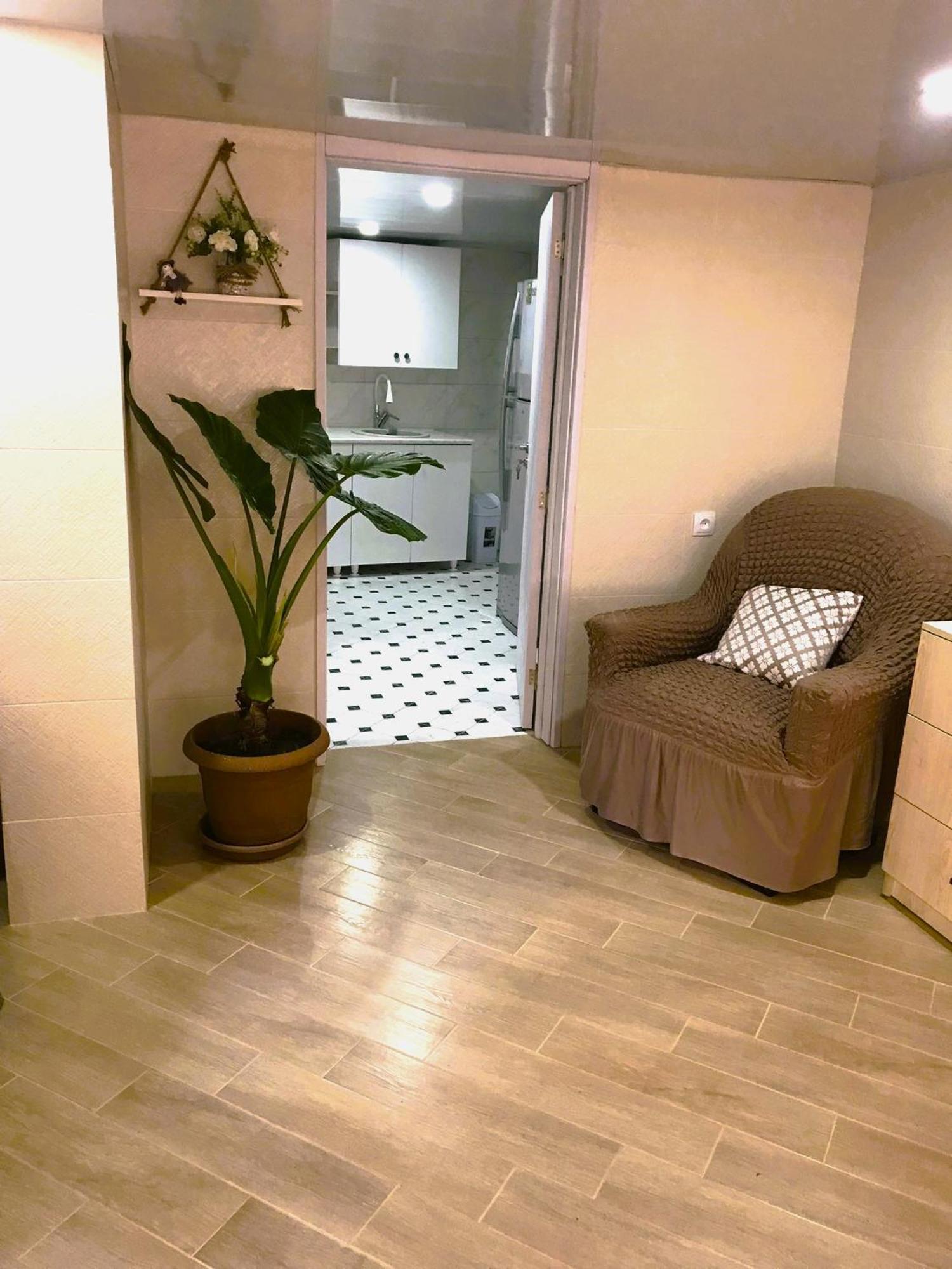Apartment 19 Koetaisi Buitenkant foto